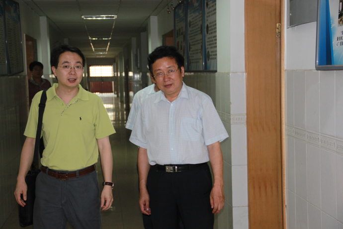 天津科技大學(xué)副校長(zhǎng)王碩教授蒞臨我院指導(dǎo)工作