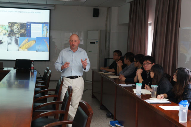 《Mold, Mushroom and Human》講座在我院召開(kāi)