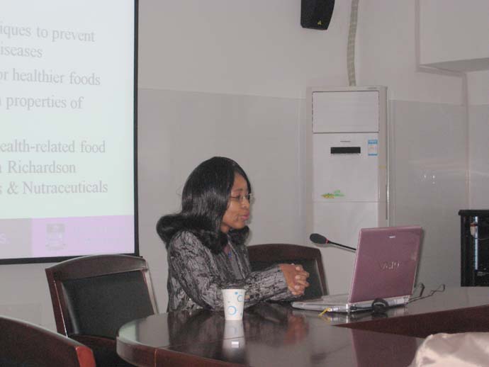 加拿大曼尼托巴大學(xué)Trust Beta教授和浙江大學(xué)包勁松教授應(yīng)邀來我院講學(xué)