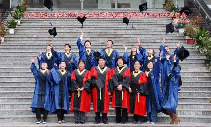 2010屆碩士研究生畢業(yè)照