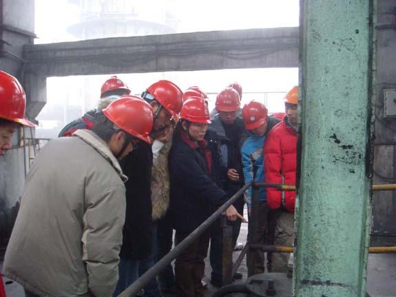 我院應(yīng)化051班同學(xué)在中國石化集團(tuán)南京化學(xué)有限公司實(shí)習(xí)