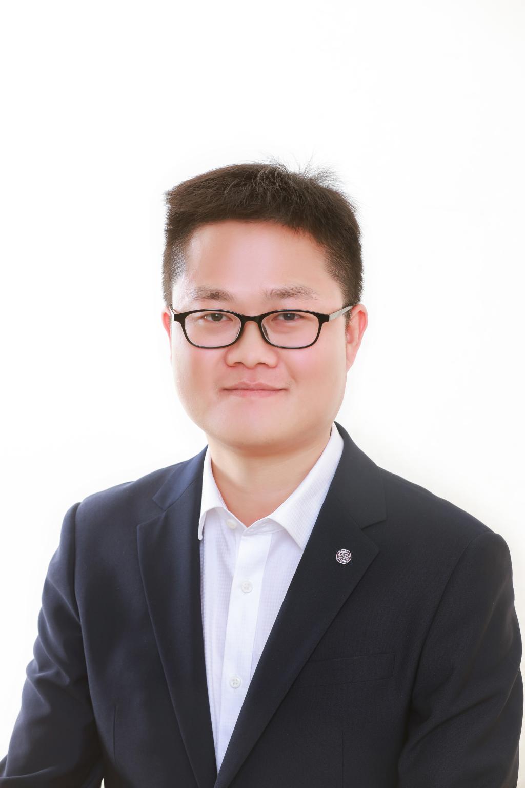 何學(xué)明 副教授