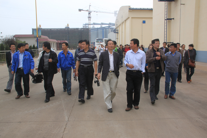 我院教師參觀中儲(chǔ)糧日照糧油儲(chǔ)備庫(kù)